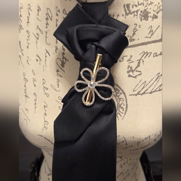 CUSTOM TIE-NECKLACE